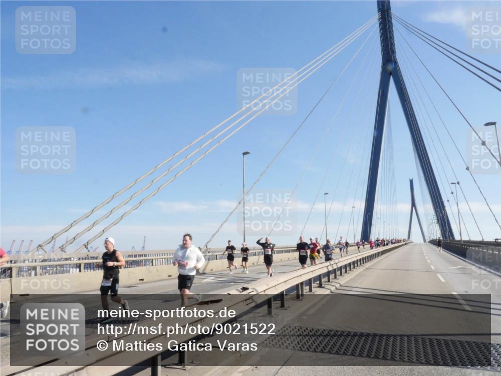 03.10.2025 - Köhlbrandbrückenlauf Matties Gatica Varas http://msf.ph/oto/9021522 03.10.2025 12:26:13 Position 1  meine-sportfotos.de