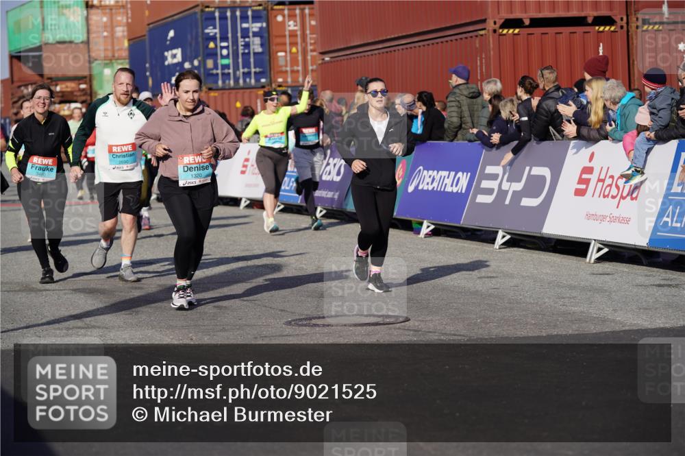 03.10.2025 - Köhlbrandbrückenlauf Michael Burmester http://msf.ph/oto/9021525 03.10.2025 10:22:54 Ziel 1320, 1484, 1751, 1777, 2031, 2072, 2087, 2188, 2690, 2861, 2862, 2907, 3109, 3222, 3291, 3480 meine-sportfotos.de