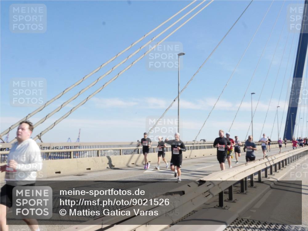 03.10.2025 - Köhlbrandbrückenlauf Matties Gatica Varas http://msf.ph/oto/9021526 03.10.2025 12:26:14 Position 1  meine-sportfotos.de