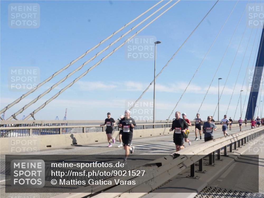 03.10.2025 - Köhlbrandbrückenlauf Matties Gatica Varas http://msf.ph/oto/9021527 03.10.2025 12:26:14 Position 1  meine-sportfotos.de
