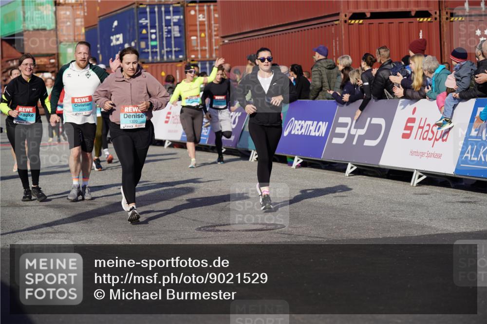 03.10.2025 - Köhlbrandbrückenlauf Michael Burmester http://msf.ph/oto/9021529 03.10.2025 10:22:54 Ziel 1320, 1484, 1751, 1777, 2031, 2072, 2087, 2188, 2690, 2861, 2862, 2907, 3109, 3222, 3291, 3480 meine-sportfotos.de