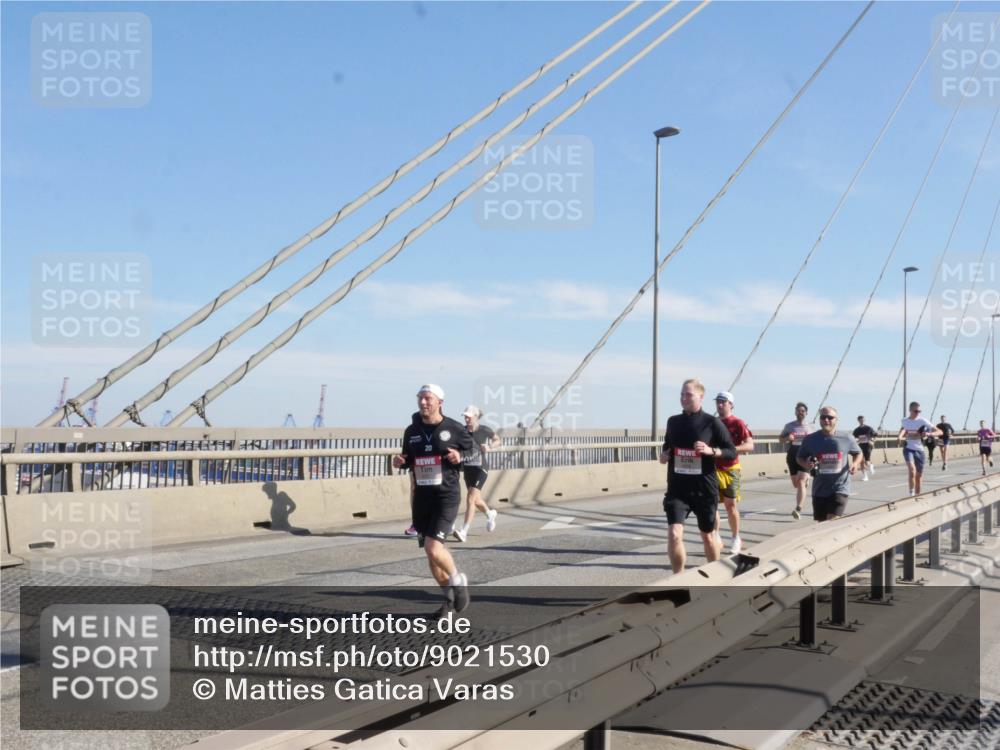03.10.2025 - Köhlbrandbrückenlauf Matties Gatica Varas http://msf.ph/oto/9021530 03.10.2025 12:26:15 Position 1  meine-sportfotos.de