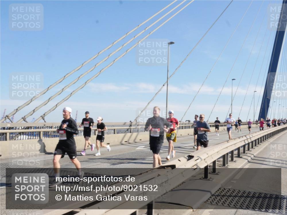 03.10.2025 - Köhlbrandbrückenlauf Matties Gatica Varas http://msf.ph/oto/9021532 03.10.2025 12:26:15 Position 1  meine-sportfotos.de