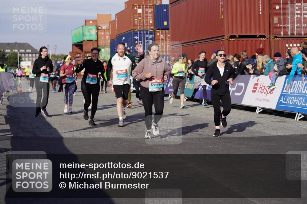 03.10.2025 - Köhlbrandbrückenlauf Michael Burmester http://msf.ph/oto/9021537 03.10.2025 10:22:55 Ziel 1263, 1320, 1484, 1751, 1777, 2031, 2072, 2087, 2188, 2690, 2861, 2862, 2907, 3029, 3109, 3147, 3222, 3291, 3480 meine-sportfotos.de