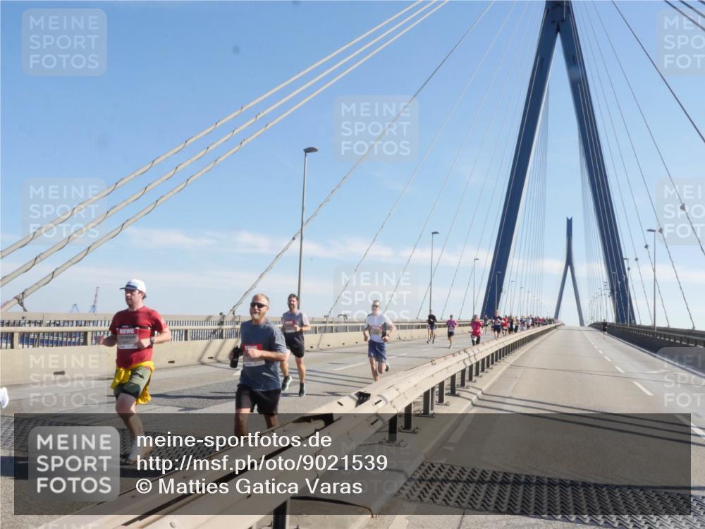 03.10.2025 - Köhlbrandbrückenlauf Matties Gatica Varas http://msf.ph/oto/9021539 03.10.2025 12:26:17 Position 1 11 meine-sportfotos.de