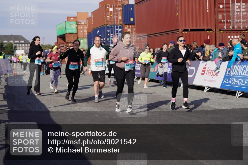 03.10.2025 - Köhlbrandbrückenlauf Michael Burmester http://msf.ph/oto/9021542 03.10.2025 10:22:55 Ziel 1263, 1320, 1484, 1751, 1777, 2031, 2072, 2087, 2188, 2690, 2861, 2862, 2907, 3029, 3109, 3147, 3222, 3291, 3480 meine-sportfotos.de