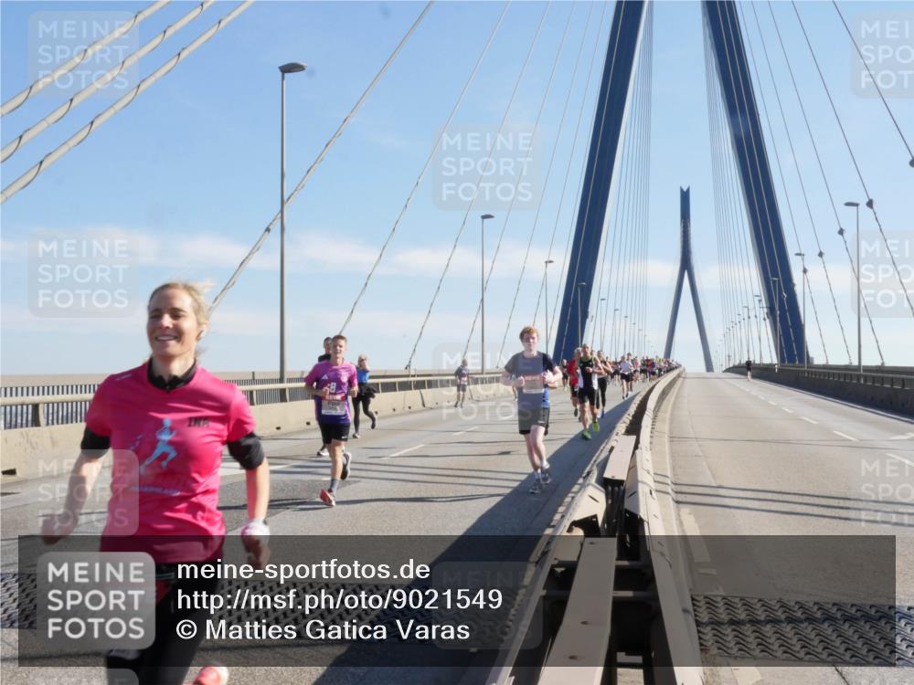 03.10.2025 - Köhlbrandbrückenlauf Matties Gatica Varas http://msf.ph/oto/9021549 03.10.2025 12:26:22 Position 1  meine-sportfotos.de