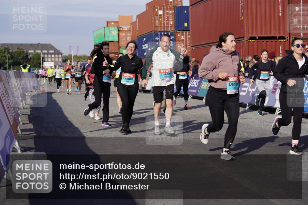 03.10.2025 - Köhlbrandbrückenlauf Michael Burmester http://msf.ph/oto/9021550 03.10.2025 10:22:56 Ziel 1263, 1320, 1484, 1707, 1751, 1777, 2031, 2072, 2087, 2125, 2167, 2188, 2690, 2861, 2862, 2907, 3029, 3109, 3147, 3222, 3291, 3480 meine-sportfotos.de