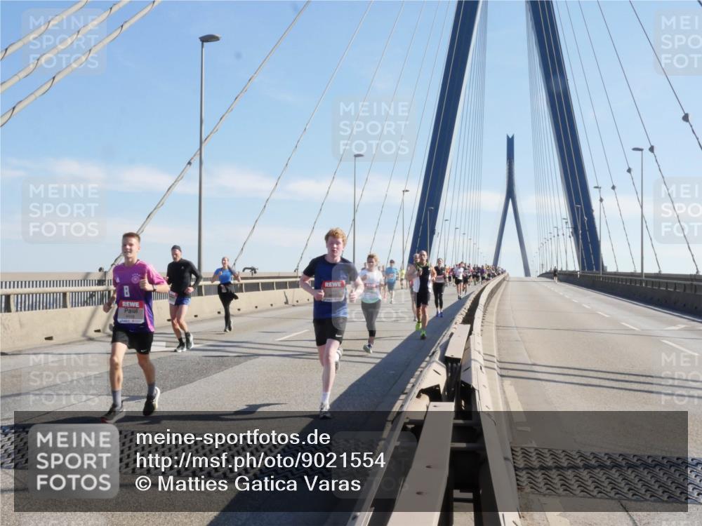 03.10.2025 - Köhlbrandbrückenlauf Matties Gatica Varas http://msf.ph/oto/9021554 03.10.2025 12:26:23 Position 1 4118 meine-sportfotos.de