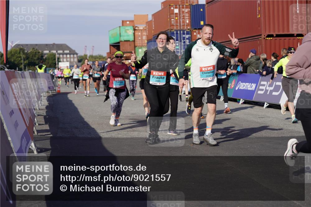 03.10.2025 - Köhlbrandbrückenlauf Michael Burmester http://msf.ph/oto/9021557 03.10.2025 10:22:56 Ziel 1263, 1320, 1484, 1707, 1751, 1777, 2031, 2072, 2087, 2125, 2167, 2188, 2690, 2861, 2862, 2907, 3029, 3109, 3147, 3222, 3291, 3480 meine-sportfotos.de