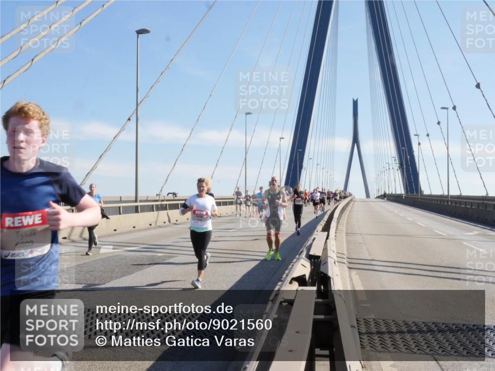 03.10.2025 - Köhlbrandbrückenlauf Matties Gatica Varas http://msf.ph/oto/9021560 03.10.2025 12:26:25 Position 1 6803 meine-sportfotos.de