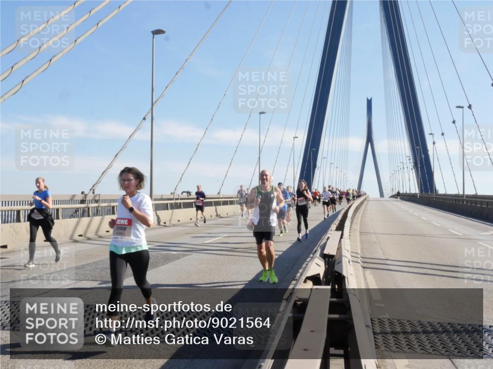 03.10.2025 - Köhlbrandbrückenlauf Matties Gatica Varas http://msf.ph/oto/9021564 03.10.2025 12:26:26 Position 1  meine-sportfotos.de