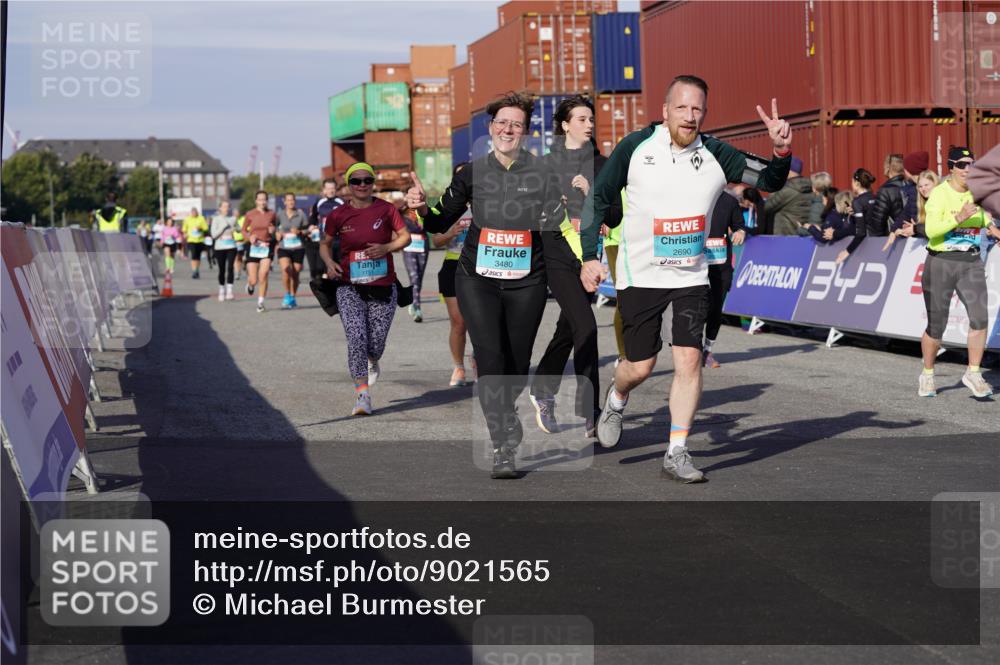 03.10.2025 - Köhlbrandbrückenlauf Michael Burmester http://msf.ph/oto/9021565 03.10.2025 10:22:57 Ziel 1263, 1320, 1484, 1707, 1751, 1777, 1954, 2072, 2087, 2125, 2167, 2188, 2690, 2861, 2862, 2907, 3029, 3109, 3147, 3222, 3291, 3480 meine-sportfotos.de