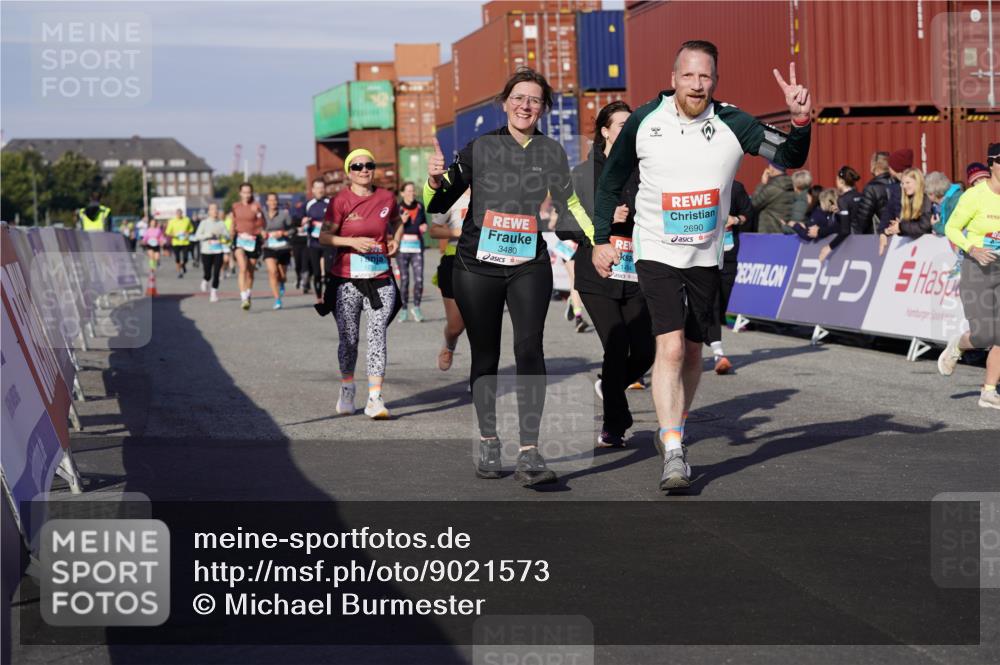 03.10.2025 - Köhlbrandbrückenlauf Michael Burmester http://msf.ph/oto/9021573 03.10.2025 10:22:57 Ziel 1263, 1320, 1484, 1707, 1751, 1777, 1954, 2072, 2087, 2125, 2167, 2188, 2690, 2861, 2862, 2907, 3029, 3109, 3147, 3222, 3291, 3480 meine-sportfotos.de