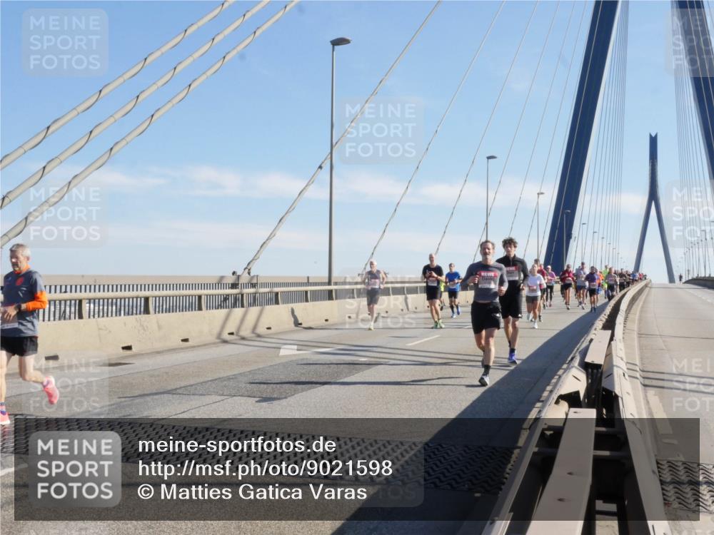 03.10.2025 - Köhlbrandbrückenlauf Matties Gatica Varas http://msf.ph/oto/9021598 03.10.2025 12:26:34 Position 1  meine-sportfotos.de