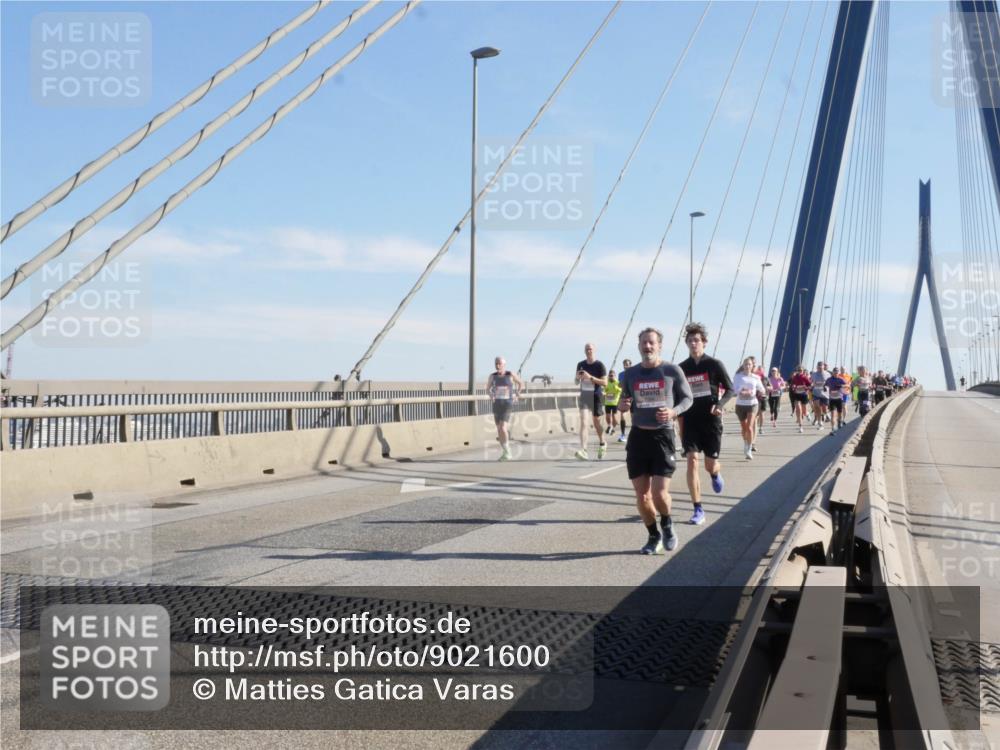 03.10.2025 - Köhlbrandbrückenlauf Matties Gatica Varas http://msf.ph/oto/9021600 03.10.2025 12:26:35 Position 1  meine-sportfotos.de
