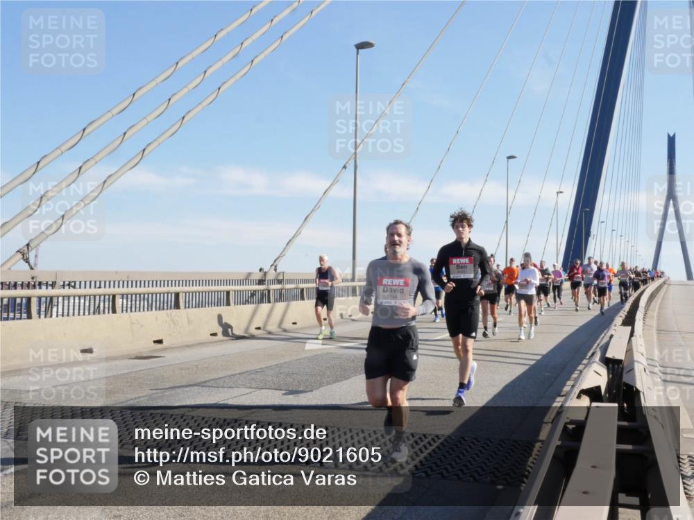03.10.2025 - Köhlbrandbrückenlauf Matties Gatica Varas http://msf.ph/oto/9021605 03.10.2025 12:26:36 Position 1 6194 meine-sportfotos.de
