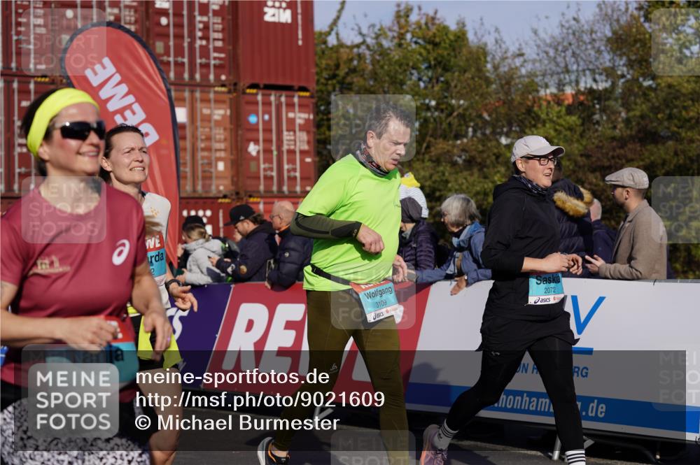 03.10.2025 - Köhlbrandbrückenlauf Michael Burmester http://msf.ph/oto/9021609 03.10.2025 10:23:00 Ziel 1263, 1484, 1707, 1723, 1751, 1777, 1954, 2072, 2087, 2125, 2141, 2167, 2188, 2829, 2907, 3029, 3109, 3147, 3222, 3291, 3480 meine-sportfotos.de