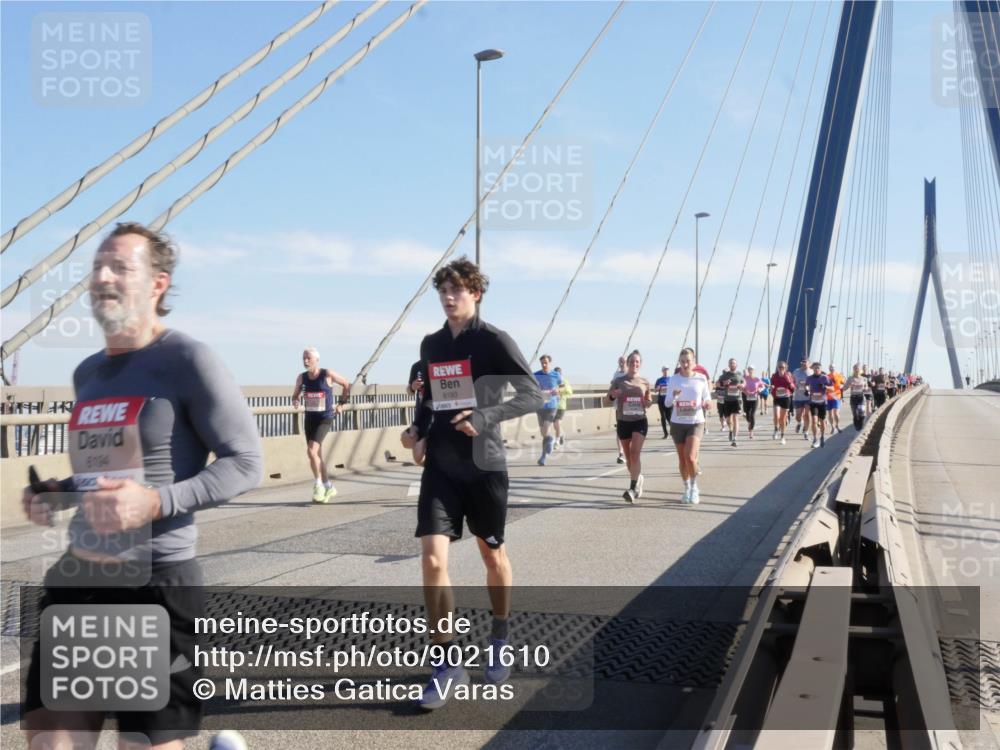 03.10.2025 - Köhlbrandbrückenlauf Matties Gatica Varas http://msf.ph/oto/9021610 03.10.2025 12:26:37 Position 1 6193 meine-sportfotos.de