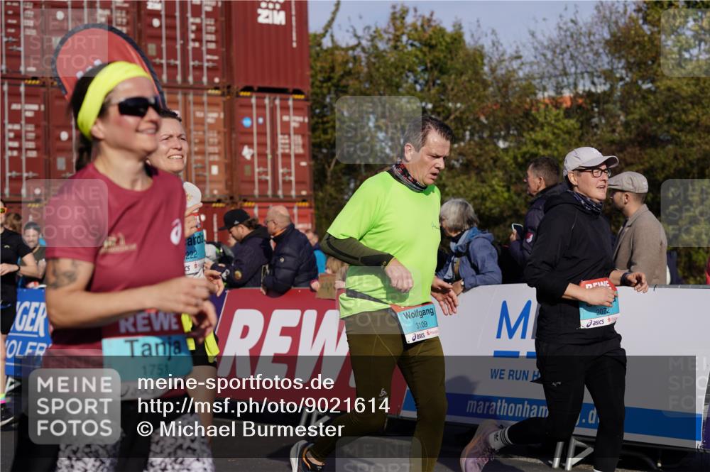 03.10.2025 - Köhlbrandbrückenlauf Michael Burmester http://msf.ph/oto/9021614 03.10.2025 10:23:00 Ziel 1263, 1484, 1707, 1723, 1751, 1777, 1954, 2072, 2087, 2125, 2141, 2167, 2188, 2829, 2907, 3029, 3109, 3147, 3222, 3291, 3480 meine-sportfotos.de
