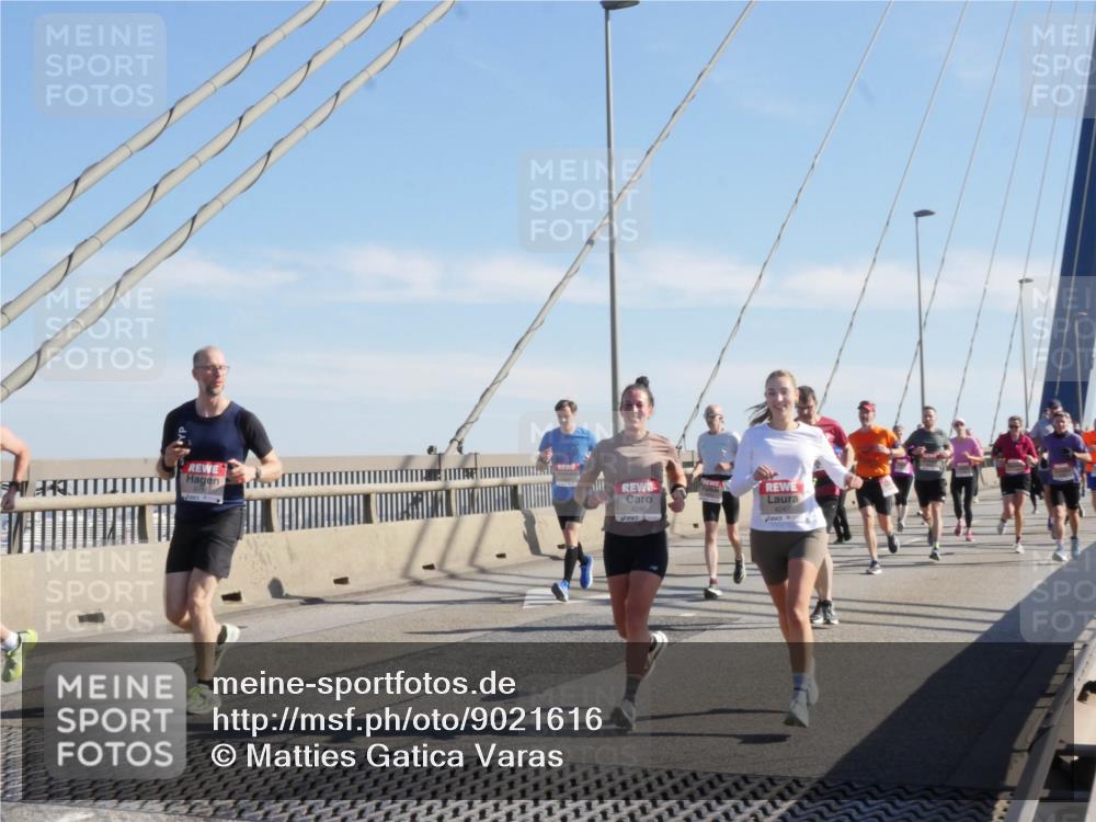03.10.2025 - Köhlbrandbrückenlauf Matties Gatica Varas http://msf.ph/oto/9021616 03.10.2025 12:26:38 Position 1 4246 meine-sportfotos.de