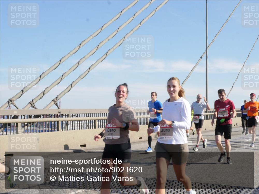 03.10.2025 - Köhlbrandbrückenlauf Matties Gatica Varas http://msf.ph/oto/9021620 03.10.2025 12:26:39 Position 1 2, 4246, 4247 meine-sportfotos.de