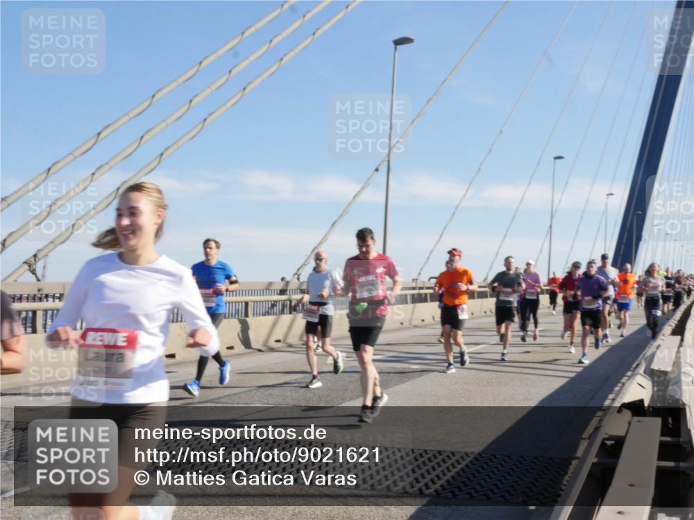 03.10.2025 - Köhlbrandbrückenlauf Matties Gatica Varas http://msf.ph/oto/9021621 03.10.2025 12:26:40 Position 1 4247 meine-sportfotos.de