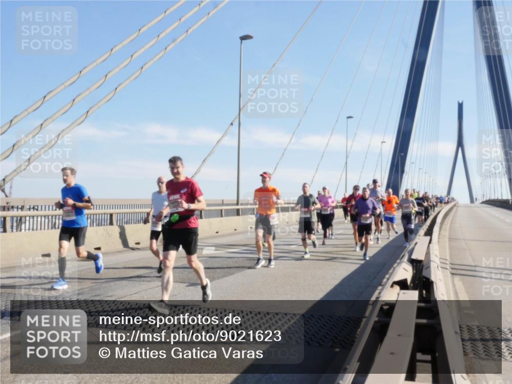 03.10.2025 - Köhlbrandbrückenlauf Matties Gatica Varas http://msf.ph/oto/9021623 03.10.2025 12:26:40 Position 1  meine-sportfotos.de
