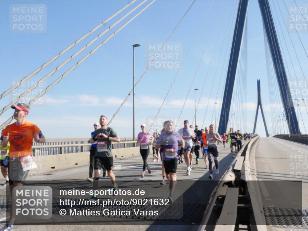 03.10.2025 - Köhlbrandbrückenlauf Matties Gatica Varas http://msf.ph/oto/9021632 03.10.2025 12:26:42 Position 1  meine-sportfotos.de