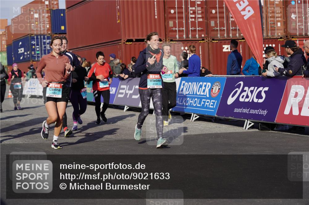 03.10.2025 - Köhlbrandbrückenlauf Michael Burmester http://msf.ph/oto/9021633 03.10.2025 10:23:03 Ziel 1263, 1707, 1723, 1777, 1954, 2072, 2125, 2141, 2167, 2188, 2740, 2829, 2840, 2842, 2907, 3029, 3147, 3221, 3291 meine-sportfotos.de