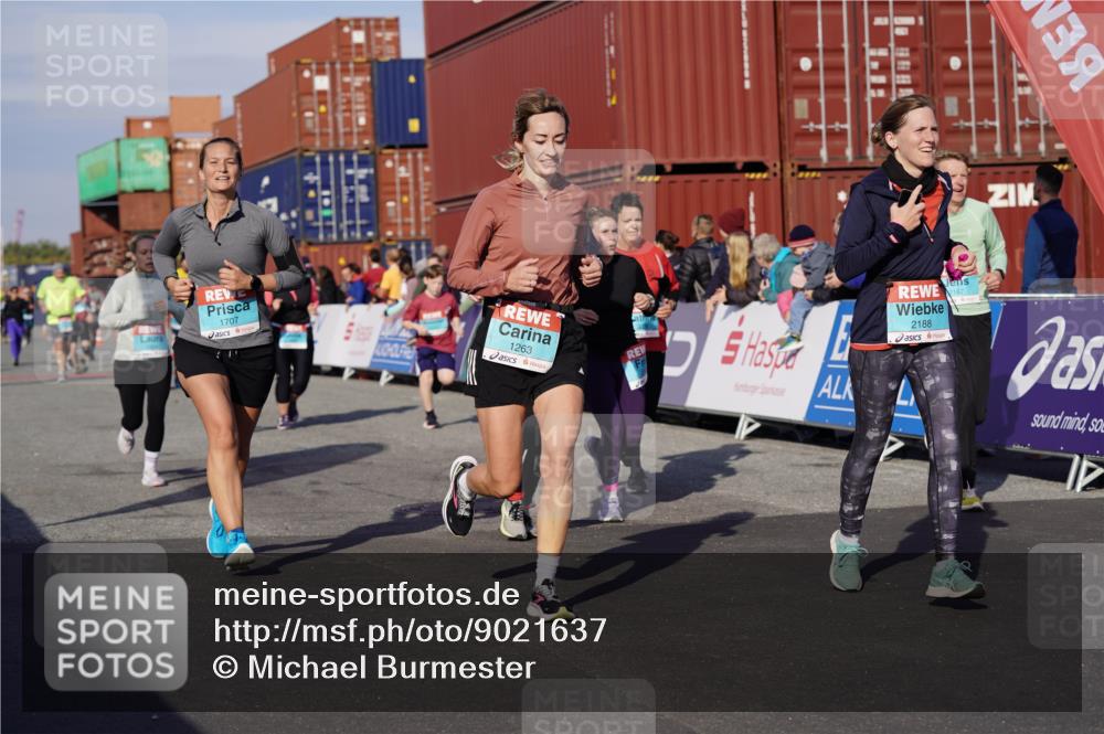 03.10.2025 - Köhlbrandbrückenlauf Michael Burmester http://msf.ph/oto/9021637 03.10.2025 10:23:03 Ziel 1263, 1707, 1723, 1777, 1954, 2072, 2125, 2141, 2167, 2188, 2740, 2829, 2840, 2842, 2907, 3029, 3147, 3221, 3291 meine-sportfotos.de