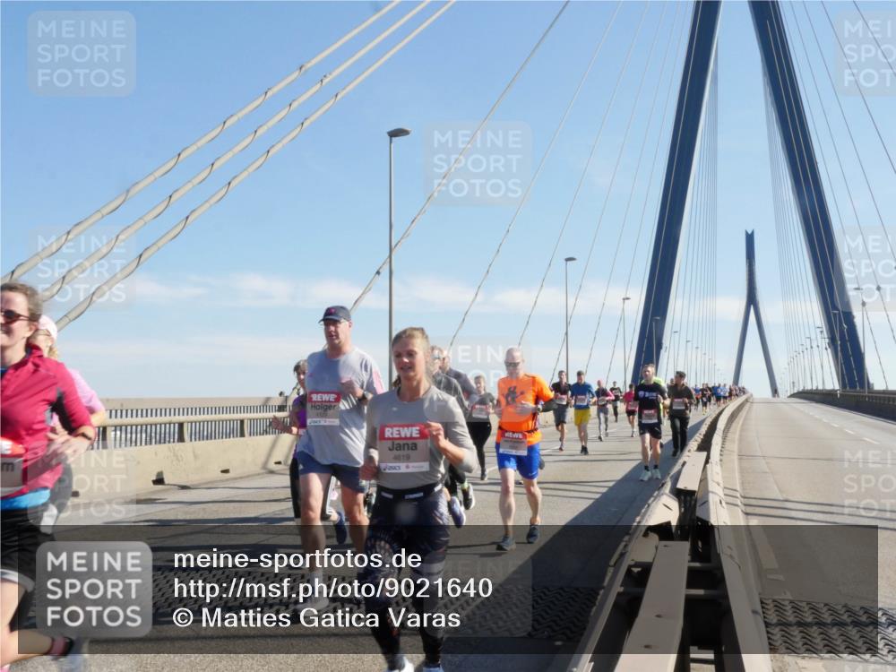 03.10.2025 - Köhlbrandbrückenlauf Matties Gatica Varas http://msf.ph/oto/9021640 03.10.2025 12:26:44 Position 1 4619 meine-sportfotos.de