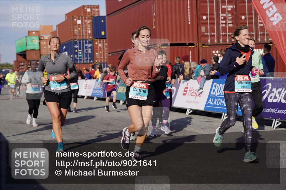 03.10.2025 - Köhlbrandbrückenlauf Michael Burmester http://msf.ph/oto/9021641 03.10.2025 10:23:03 Ziel 1263, 1707, 1723, 1777, 1954, 2072, 2125, 2141, 2167, 2188, 2740, 2829, 2840, 2842, 2907, 3029, 3147, 3221, 3291 meine-sportfotos.de