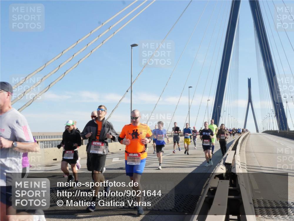 03.10.2025 - Köhlbrandbrückenlauf Matties Gatica Varas http://msf.ph/oto/9021644 03.10.2025 12:26:45 Position 1  meine-sportfotos.de