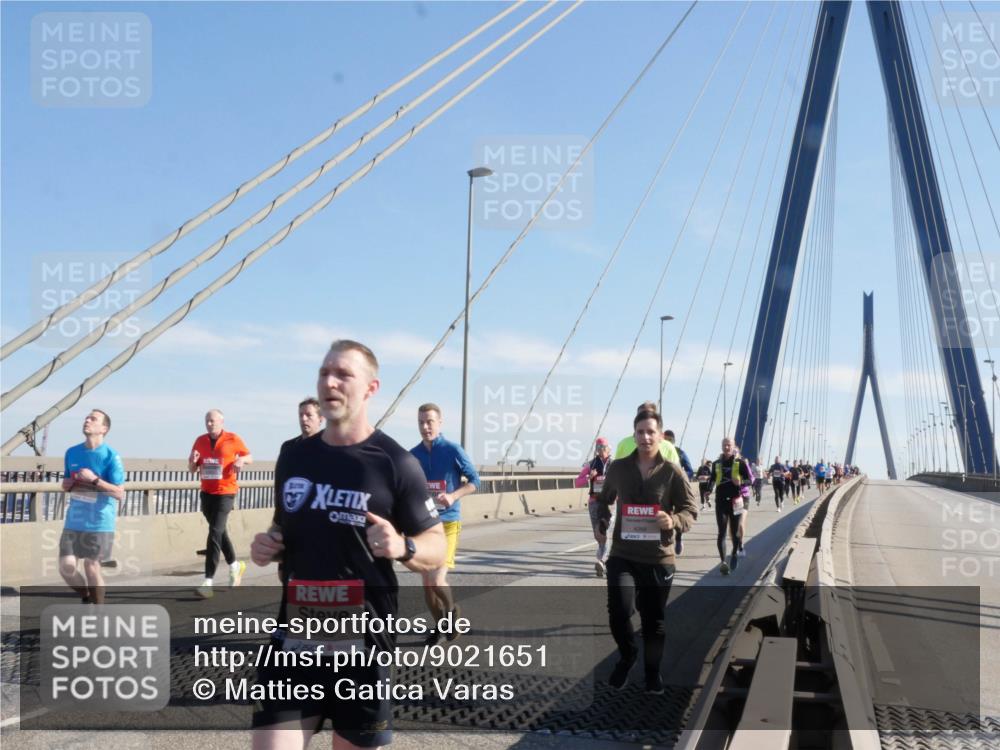 03.10.2025 - Köhlbrandbrückenlauf Matties Gatica Varas http://msf.ph/oto/9021651 03.10.2025 12:26:48 Position 1 4158 meine-sportfotos.de