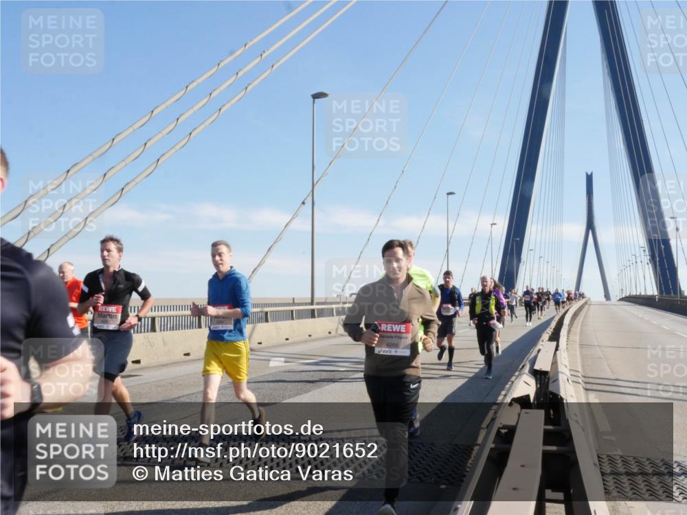 03.10.2025 - Köhlbrandbrückenlauf Matties Gatica Varas http://msf.ph/oto/9021652 03.10.2025 12:26:49 Position 1 4266 meine-sportfotos.de
