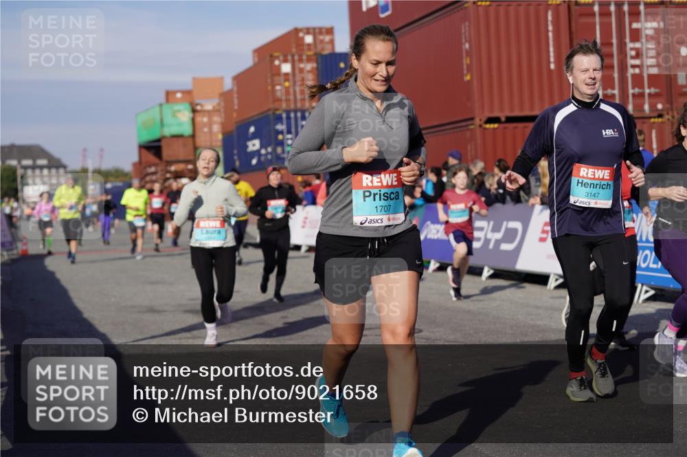 03.10.2025 - Köhlbrandbrückenlauf Michael Burmester http://msf.ph/oto/9021658 03.10.2025 10:23:04 Ziel 1263, 1707, 1723, 1777, 1954, 2072, 2125, 2141, 2167, 2188, 2740, 2829, 2840, 2842, 3029, 3147, 3221, 3291 meine-sportfotos.de