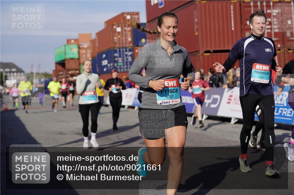 03.10.2025 - Köhlbrandbrückenlauf Michael Burmester http://msf.ph/oto/9021661 03.10.2025 10:23:04 Ziel 1263, 1707, 1723, 1777, 1954, 2072, 2125, 2141, 2167, 2188, 2740, 2829, 2840, 2842, 3029, 3147, 3221, 3291 meine-sportfotos.de