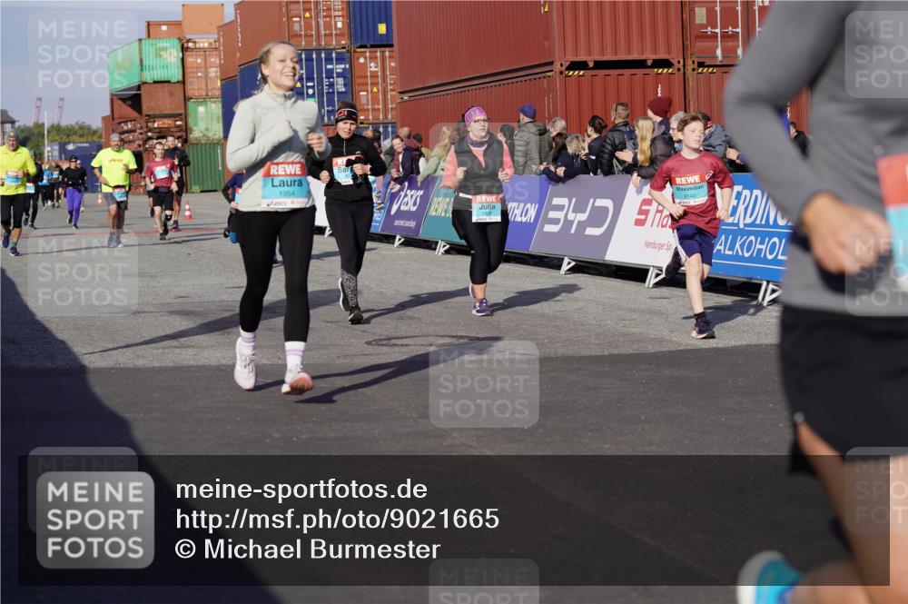 03.10.2025 - Köhlbrandbrückenlauf Michael Burmester http://msf.ph/oto/9021665 03.10.2025 10:23:05 Ziel 1263, 1707, 1723, 1777, 1954, 2125, 2139, 2141, 2167, 2188, 2740, 2829, 2840, 2842, 3029, 3147, 3221 meine-sportfotos.de