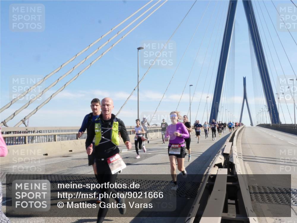 03.10.2025 - Köhlbrandbrückenlauf Matties Gatica Varas http://msf.ph/oto/9021666 03.10.2025 12:26:52 Position 1 4658, 6423 meine-sportfotos.de