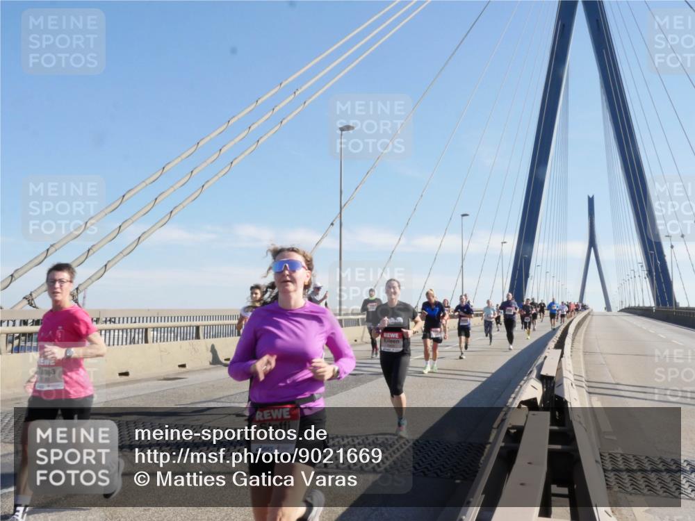 03.10.2025 - Köhlbrandbrückenlauf Matties Gatica Varas http://msf.ph/oto/9021669 03.10.2025 12:26:53 Position 1 6423 meine-sportfotos.de