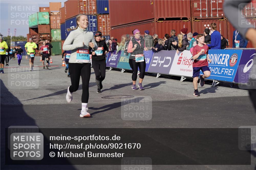 03.10.2025 - Köhlbrandbrückenlauf Michael Burmester http://msf.ph/oto/9021670 03.10.2025 10:23:05 Ziel 1263, 1707, 1723, 1777, 1954, 2125, 2139, 2141, 2167, 2188, 2740, 2829, 2840, 2842, 3029, 3147, 3221 meine-sportfotos.de