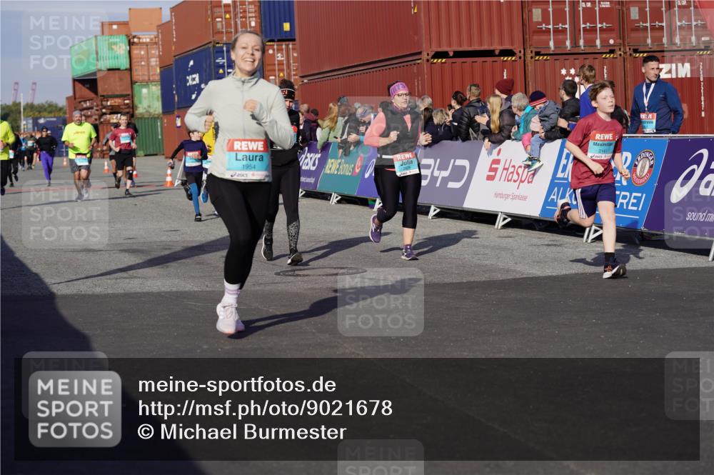 03.10.2025 - Köhlbrandbrückenlauf Michael Burmester http://msf.ph/oto/9021678 03.10.2025 10:23:05 Ziel 1263, 1707, 1723, 1777, 1954, 2125, 2139, 2141, 2167, 2188, 2740, 2829, 2840, 2842, 3029, 3147, 3221 meine-sportfotos.de