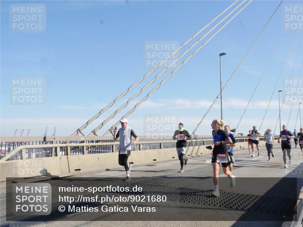 03.10.2025 - Köhlbrandbrückenlauf Matties Gatica Varas http://msf.ph/oto/9021680 03.10.2025 12:26:55 Position 1  meine-sportfotos.de