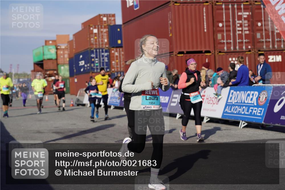 03.10.2025 - Köhlbrandbrückenlauf Michael Burmester http://msf.ph/oto/9021683 03.10.2025 10:23:06 Ziel 1263, 1629, 1707, 1723, 1777, 1827, 1954, 2125, 2139, 2141, 2167, 2188, 2740, 2829, 2840, 2842, 3029, 3147, 3221 meine-sportfotos.de