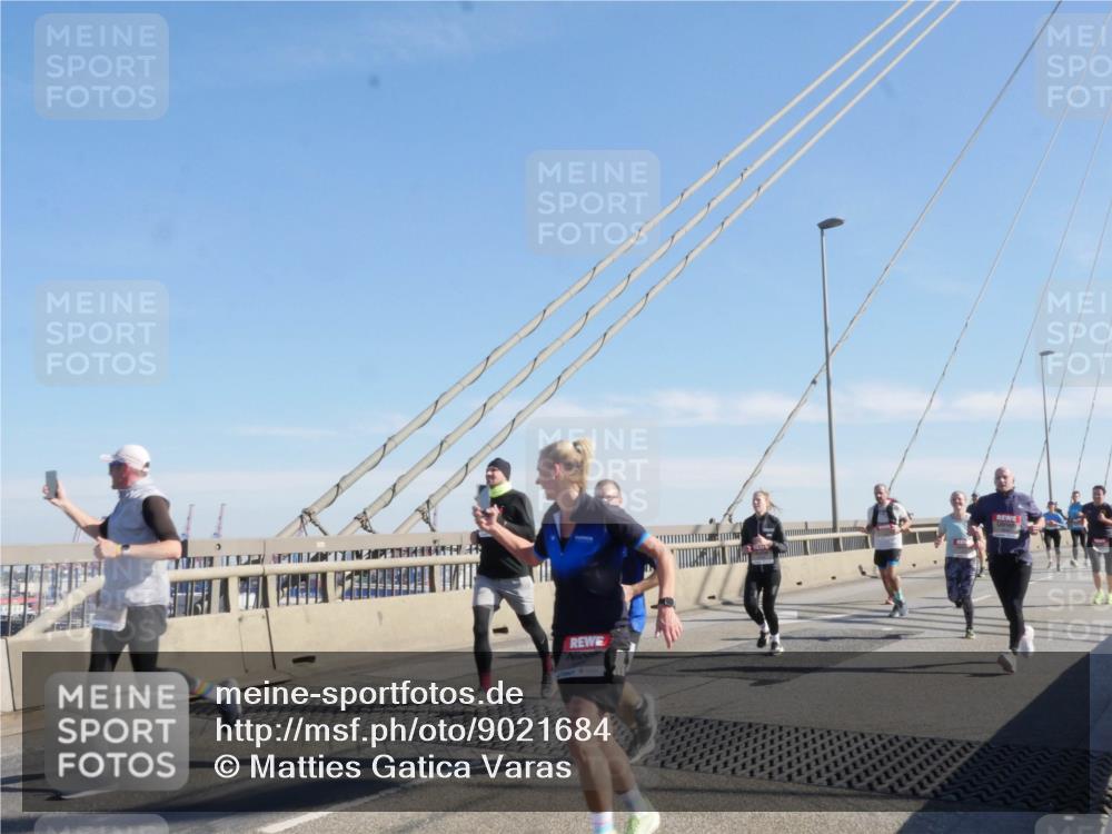 03.10.2025 - Köhlbrandbrückenlauf Matties Gatica Varas http://msf.ph/oto/9021684 03.10.2025 12:26:56 Position 1  meine-sportfotos.de