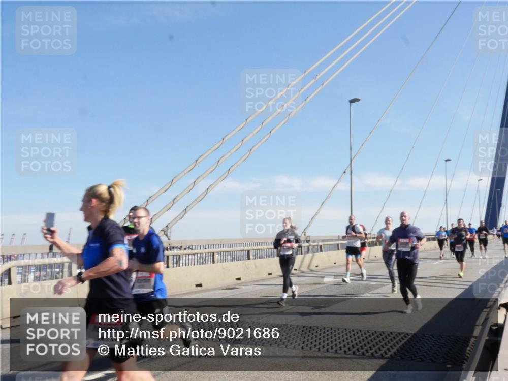 03.10.2025 - Köhlbrandbrückenlauf Matties Gatica Varas http://msf.ph/oto/9021686 03.10.2025 12:26:57 Position 1  meine-sportfotos.de