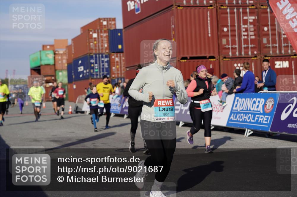 03.10.2025 - Köhlbrandbrückenlauf Michael Burmester http://msf.ph/oto/9021687 03.10.2025 10:23:06 Ziel 1263, 1629, 1707, 1723, 1777, 1827, 1954, 2125, 2139, 2141, 2167, 2188, 2740, 2829, 2840, 2842, 3029, 3147, 3221 meine-sportfotos.de