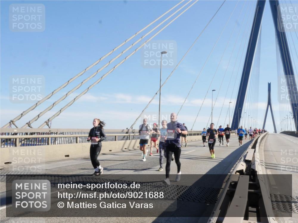 03.10.2025 - Köhlbrandbrückenlauf Matties Gatica Varas http://msf.ph/oto/9021688 03.10.2025 12:26:57 Position 1  meine-sportfotos.de