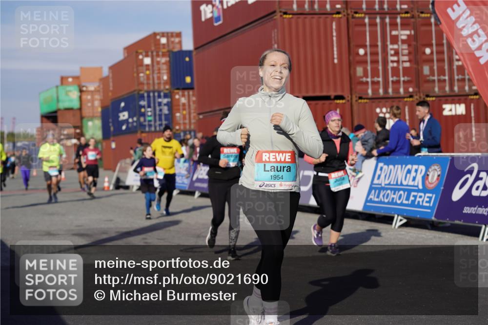 03.10.2025 - Köhlbrandbrückenlauf Michael Burmester http://msf.ph/oto/9021690 03.10.2025 10:23:06 Ziel 1263, 1629, 1707, 1723, 1777, 1827, 1954, 2125, 2139, 2141, 2167, 2188, 2740, 2829, 2840, 2842, 3029, 3147, 3221 meine-sportfotos.de